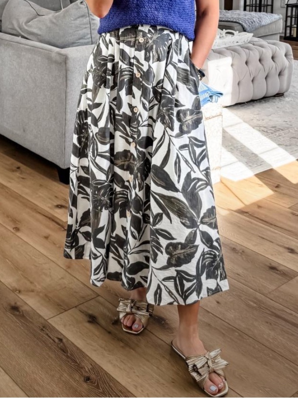 Absolutely Beautiful Floral Button-Front Midi Skirt in Olive Green & White🎆